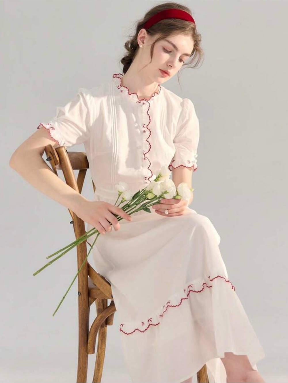 Simple Retro White Vintage-Inspired Midi Dress with Red Trim - Size S